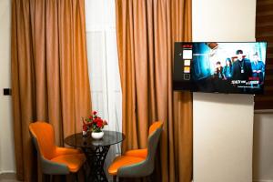 D&C Luxury Studio, Kawe
