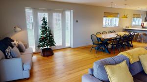 Sailaway Cottage at The Bay Filey, sleeps 8-10, pet-free