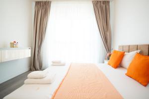 Soni Luxury Apartments 1286 Plaza with Private Parking & Self Check-in