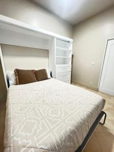 Beachfront Penthouse - Private Large Rooftop Patio with Wood Burning Firepit