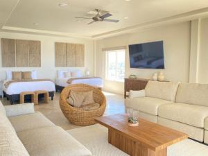 Beachfront Penthouse - Private Large Rooftop Patio with Wood Burning Firepit