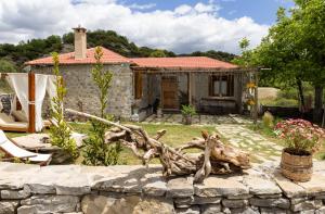 PETRASTERO Mountain Retreat-Agrafa Evrytania Greece