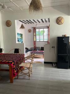 Zanzi coconut house