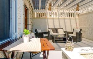 2 Bedroom Amazing Apartment In Lumbarda