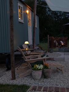 The Hedgerow Hut
