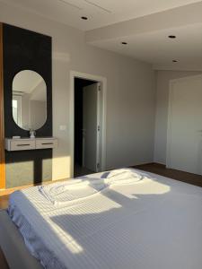 The Penthouse Pool Suite
