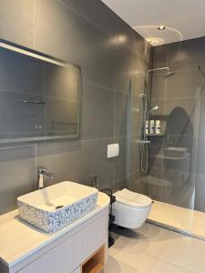 The Penthouse Pool Suite