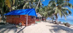Cabañas frente al mar Isla de Guna Yala Aroma