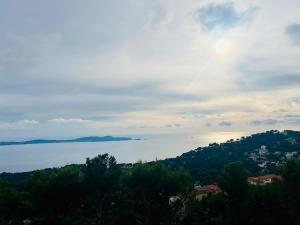"un balcon sur la mer" T1 neuf tout équipé