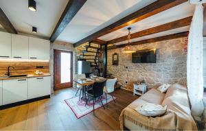 Amazing Home In Zmijavci
