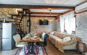 Amazing Home In Zmijavci