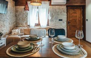 Amazing Home In Zmijavci