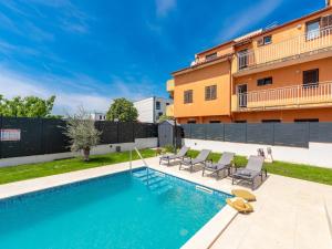 6-Person Home with 3 En-Suites
