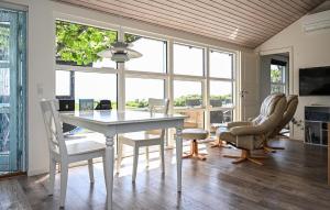 Gorgeous Home In Oure With Wifi