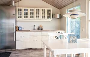 Gorgeous Home In Oure With Wifi