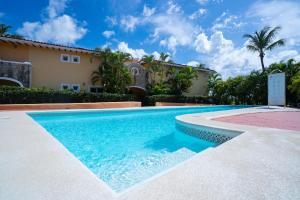 Luxe 2BR Cocotal | Smart Check-in & Piscina