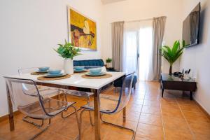 Luxe 2BR Cocotal | Smart Check-in & Piscina