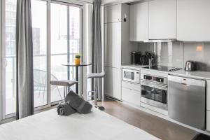 Toronto Luxe Suite - Steps to CN Tower, Rogers Centre & Harbourfront - Walk score 10