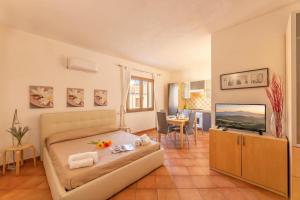 Cristal Blu Mono 3 With Shared Pool - Happy Rentals