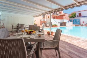 Cristal Blu Mono 3 With Shared Pool - Happy Rentals