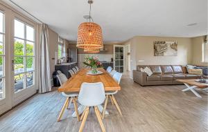 5 Bedroom Beautiful Home In Noordwijk