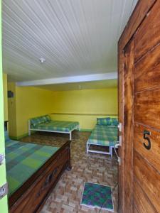 Gaddiel alexis Food house and room for rent