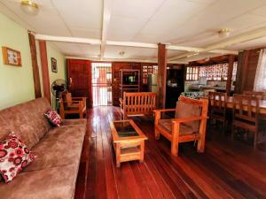 Exlplore Paradise Linda VIsta cottage