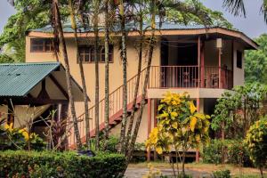 Exlplore Paradise Linda VIsta cottage