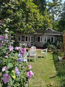 The Nigeen Lodge