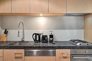 Elegant 2B Gem with Free Parking, Pool, Gym & Sauna