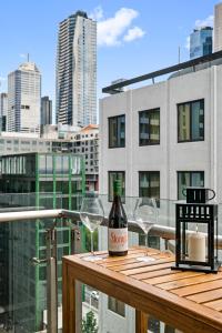 Elegant 2B Gem with Free Parking, Pool, Gym & Sauna