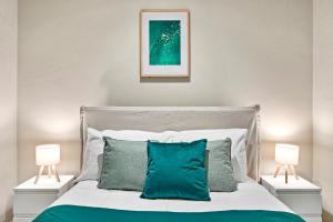 Elegant 2B Gem with Free Parking, Pool, Gym & Sauna