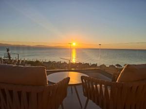Elysian Beachfront Luxury Suite with Jacuzzi - Sea & City View - ADULTS ONLY