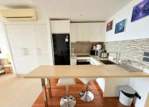 Sea-view apartment in Azur