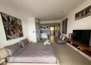 Sea-view apartment in Azur