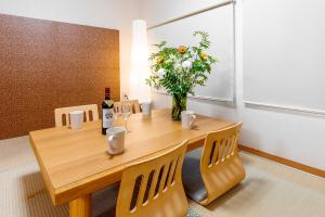 Shinagawa area , detached house , 2LDK , 3-minute walk from Tachikawa station , in the shopping district ,4 semi-double beds
