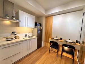 Near Rockwell 1BR with BalconyModern Minimalist