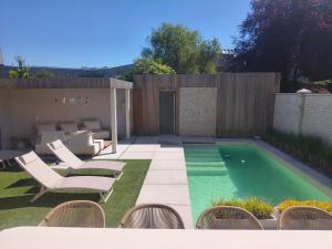 Nova Nocte Urban Private Pool & Spa Retreat