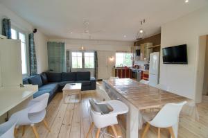 Villa Caprice - 12 guests - Walk to Beach and City Center