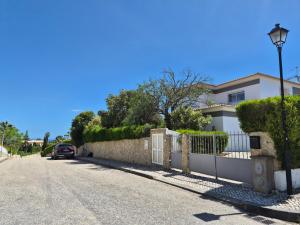 Villa Montanha, 4 Bedroom Villa, with swimming pool, loungers and alfresco dining, 10 min walk to the beautiful Praia da Luz Beach, Shops, Bars and Restaurants!