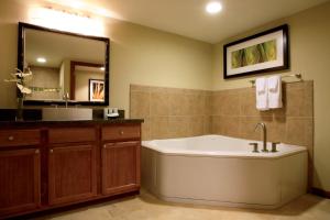 Waikiki Beach Walk Resort 2BR Apartment