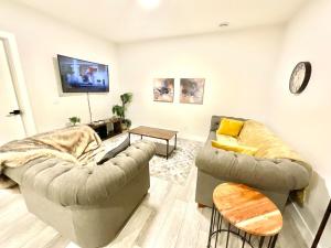 Calgary NW - 2 bedroom suite - 15 min to Airport