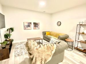 Calgary NW - 2 bedroom suite - 15 min to Airport