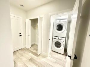 Calgary NW - 2 bedroom suite - 15 min to Airport