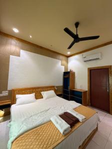 Zora Beach Inn Mathiveri
