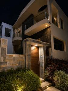 Private Pool Villa Steps from Beach w Ocean View