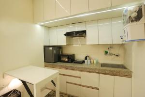 The Urban Nest Stylish Studio Near Airport & Metro