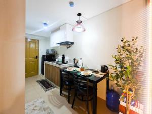 WanderDesk Living-Studio Unit with Workstation
