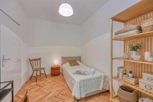 Enolabee Harbour View Apartment - Happy Rentals