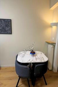 Charming 2BR Downtown Metro